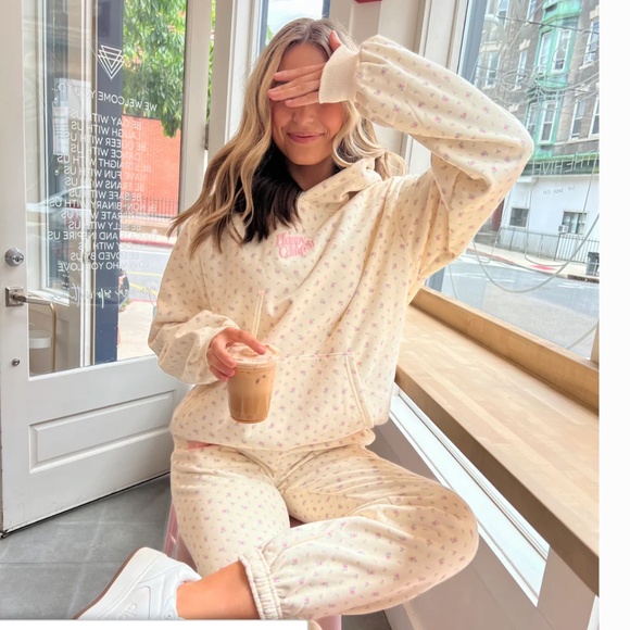 Happy Camp3r Vintage Flower Hoodie - Picture 12 of 16